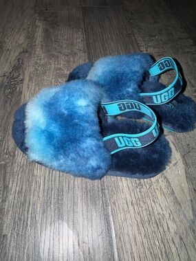 UGG size toddler 10: Blue Ombre Fuzzy Slide Sandals with Branded Heel Strap